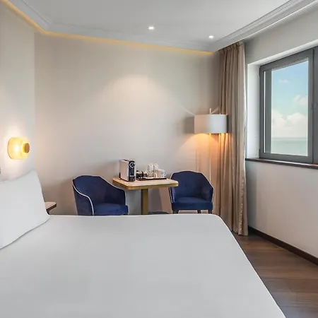 Отель Eurostars Universal